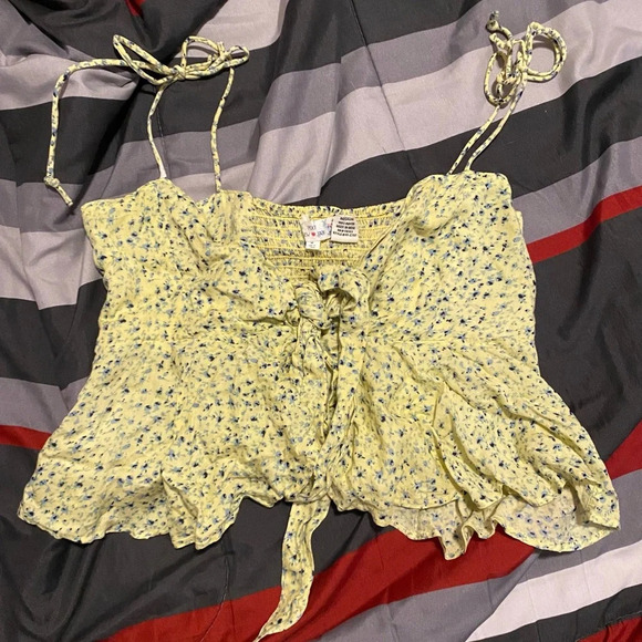 PacSun Tops - Floral Tie Front Top